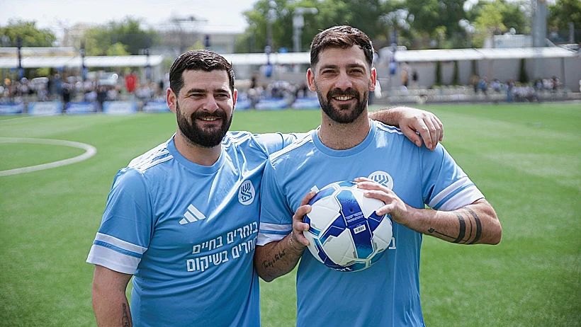 שורדי השבי גלי וזיו ברמן, במשחק הראווה מול כוכבי העבר מנבחרת ישראל בכדורגל