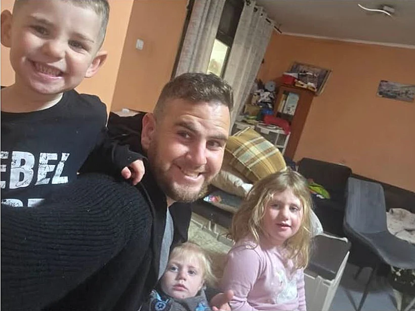 רס"מ (מיל') אייל אוריאל ביאנקו עם שלושת ילדיו