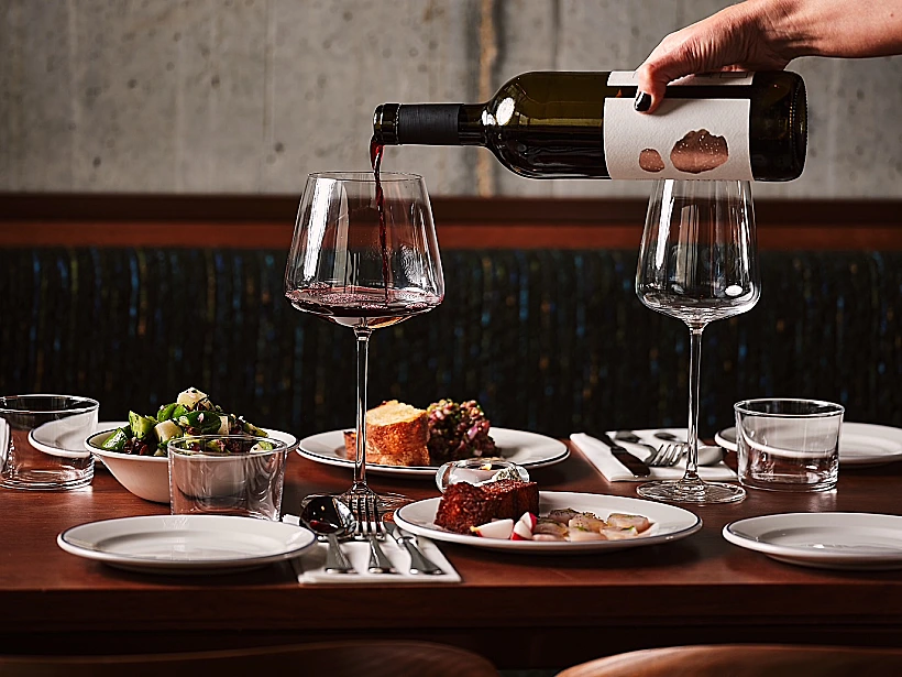 יין ומנות ב"סיידוויז"