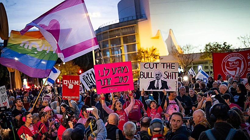 מפגינים נגד הממשלה בתל אביב