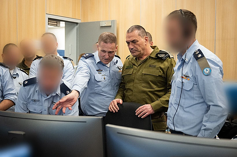 הרמטכ"ל אייל זמיר בעת שהוא מפקד על "מבצע עיט