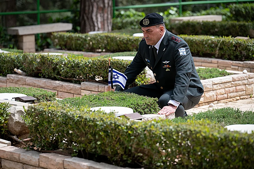 הרמטכ"ל אייל זמיר בטקס הצדעה לנופל בהר הרצל