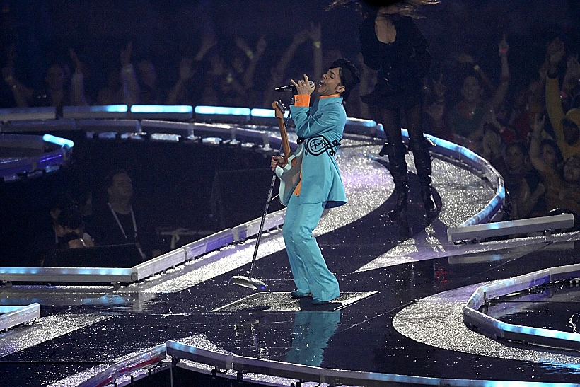 פרינס מופיע במופע המחצית של הסופרבול, 2007