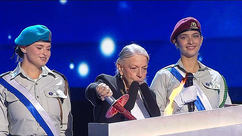 פרופסור דינה בן יהודה בטקס הדלק המשואות