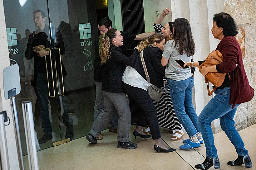 מהומה בדיון בבג"ץ על ועדת חקירה