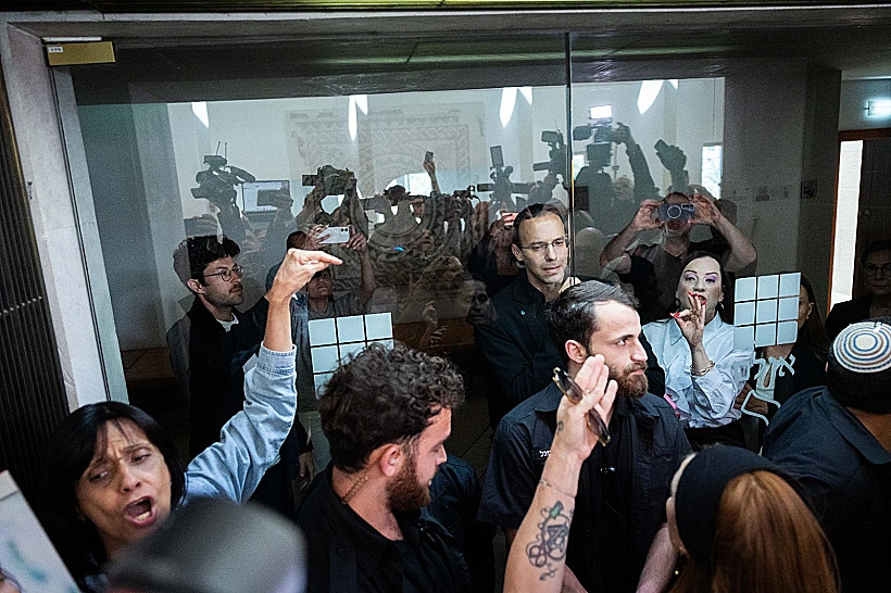 מהומה מחוץ לדיון בבג"ץ על הקמת ועדת חקירה ממלכתית ל-7.10