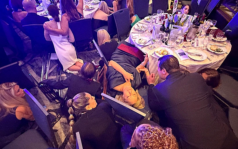 רגעי הפינוי של הנשיא טראמפ מאירוע בוושינגטון בעקבות ניסיון התנקשות