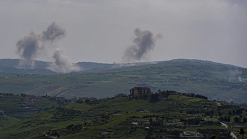ענני עשן בדרום לבנון בעקבות תקיפות צה"ל