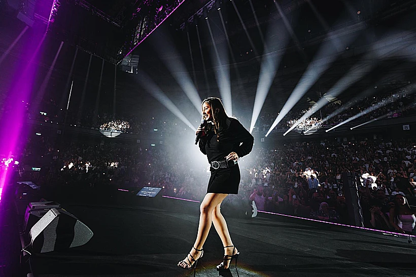 עדן בן זקן מופיעה בהיכל מנורה מבטחים