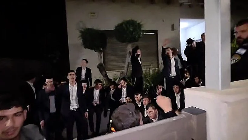 חרדים מתבצרים מול בית מפקד המשטרה הצבאית באשקלון