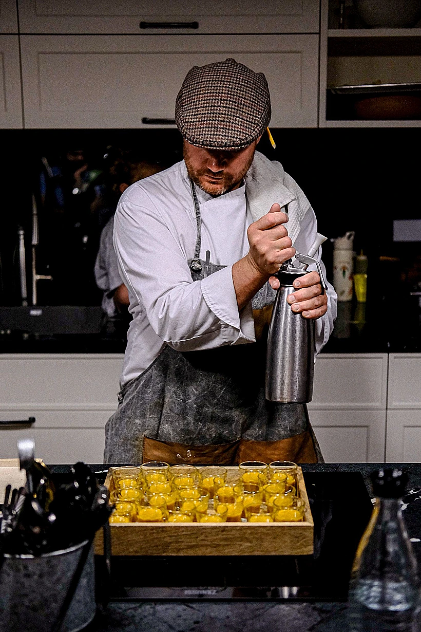 שף טומאס יול בארוחה מקסיקנית חגיגית