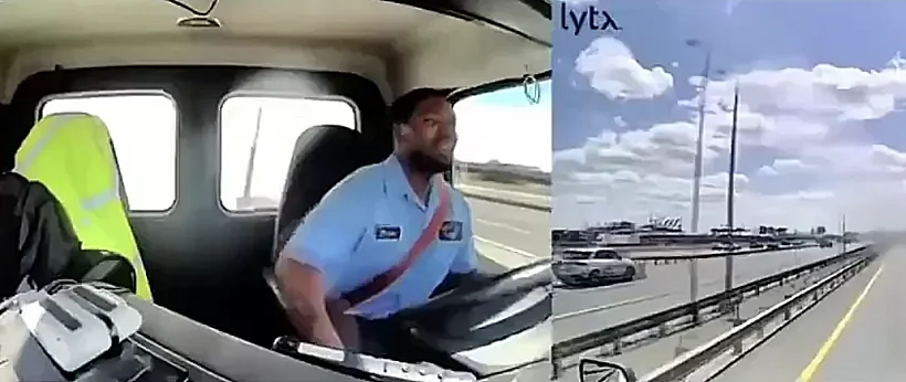 מטוס פגע בעמוד תאורה שנפל על משאית בזמן נסיעה על כביש מהיר