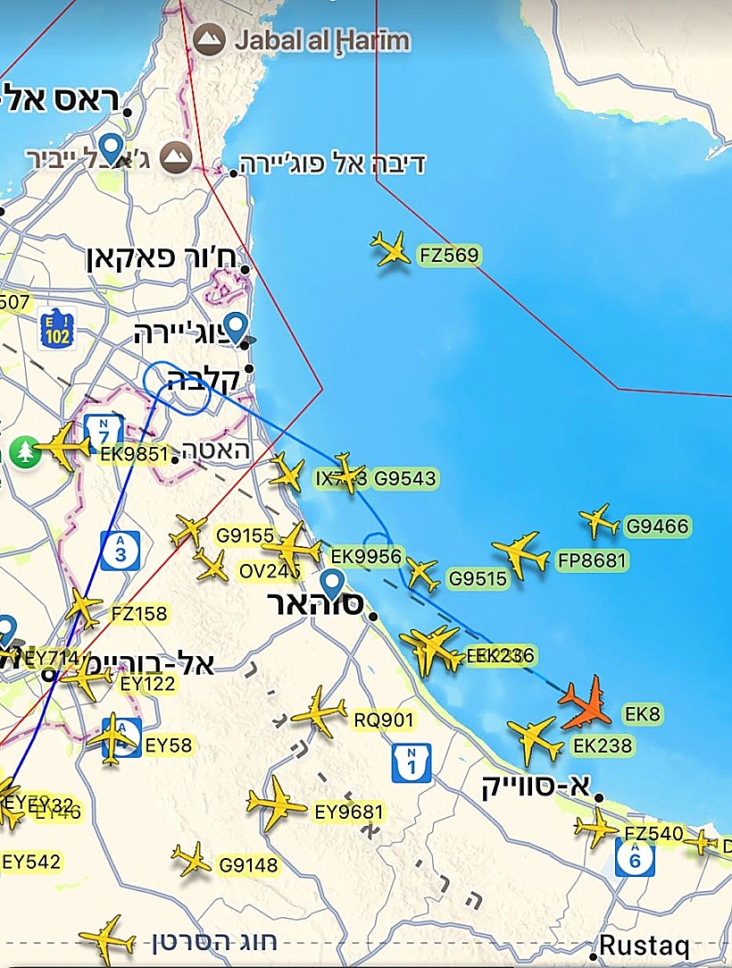 מטוסים שממתינים באוויר סמוך לאמירויות