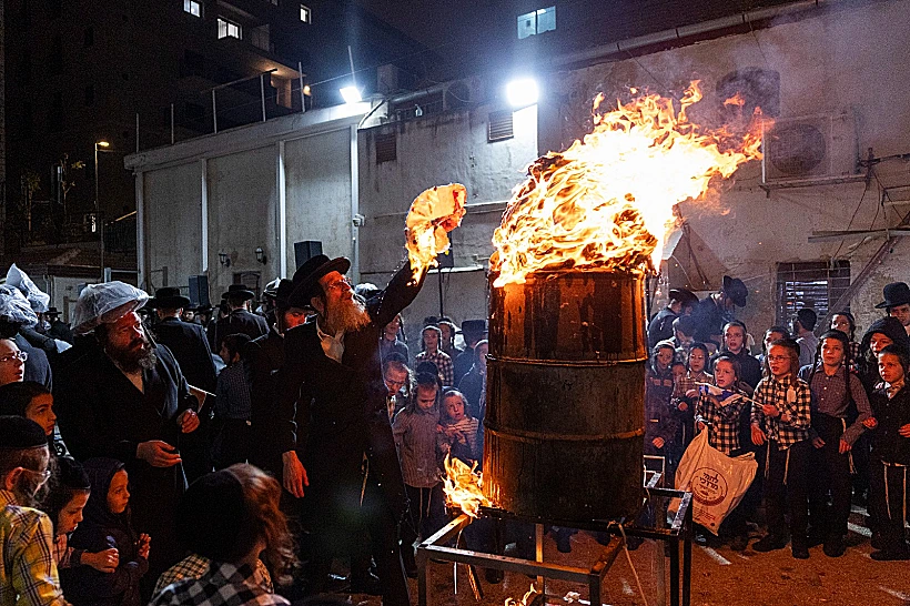 אלפים בהילולה במירון