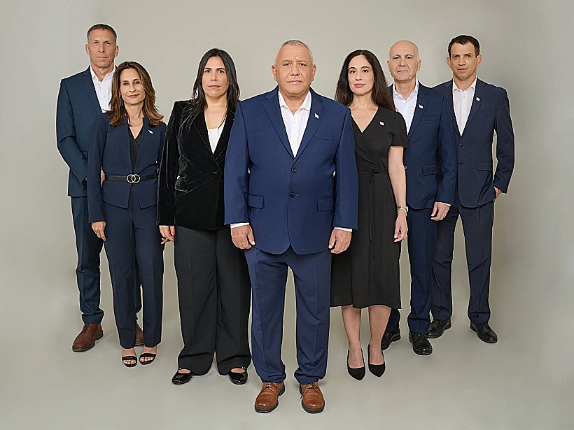 גדי איזנקוט עם חברי מפלגת "ישר"