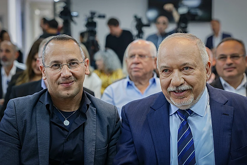 ליברמן עם שרון שרעבי, המצטרף הטרי לישראל ביתנו