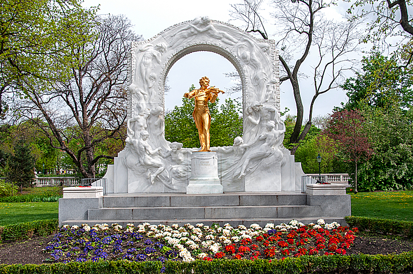 Vienna,,austria, ,04.23.2011:,golden,statue,of,johann,strauss,ii