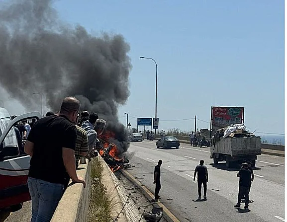 דיווחים בלבנון: שני רכבים עם מחבלי חיזבאללה הותקפו