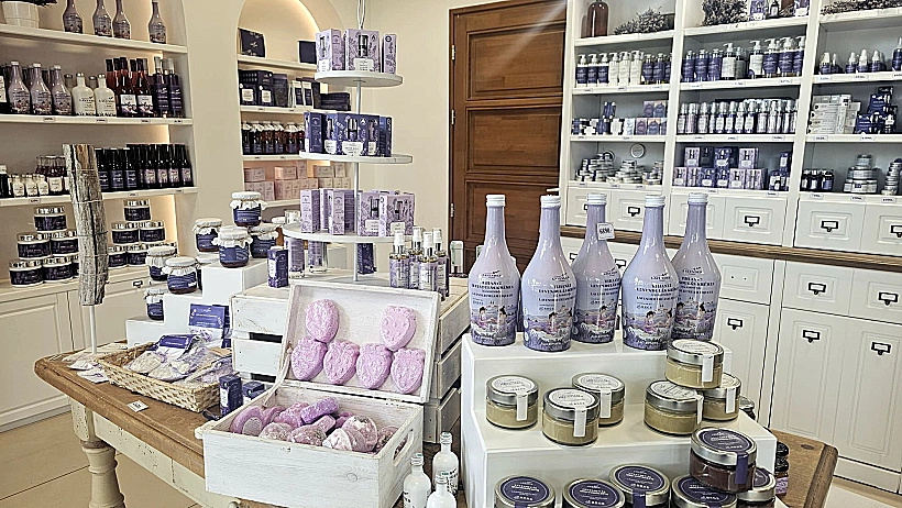 החנות הסגולה של מרכז המבקרים של Lavender Tihany אגם בלטון הונגריה