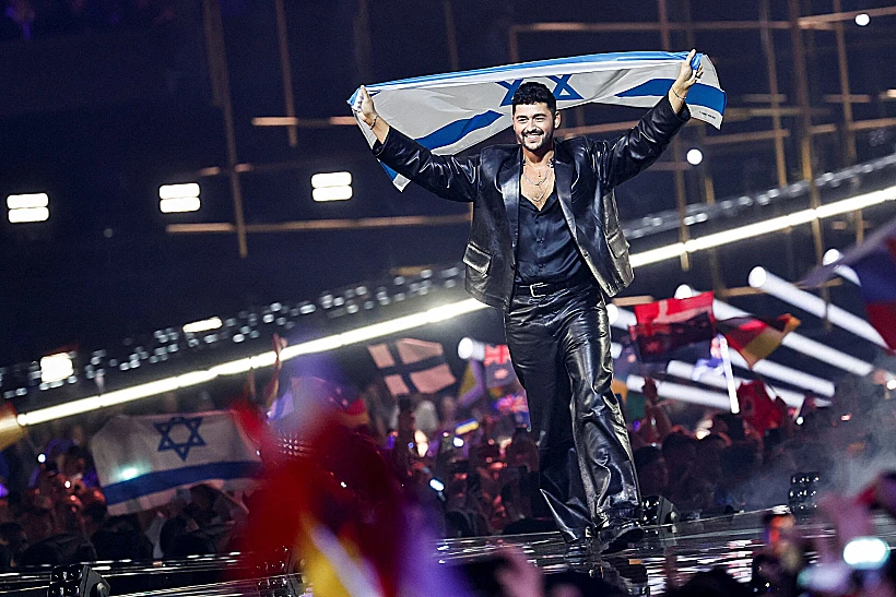 נועם בתן במצעד הדגלים בגמר אירוויזיון 2026