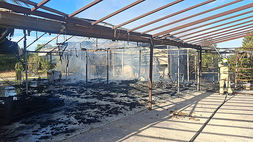 זירת השריפה במבנה ליד פתח תקווה