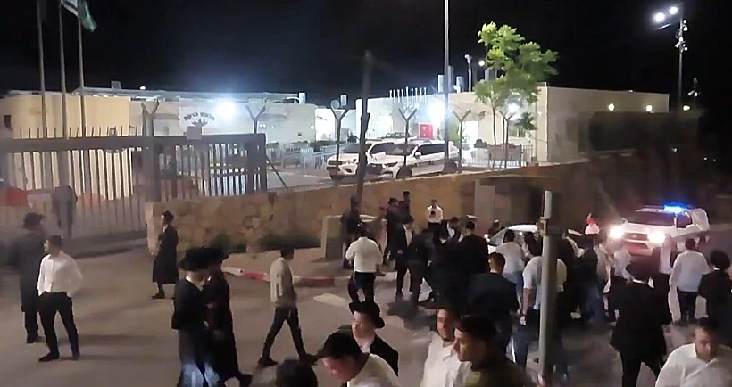 חרדים מנסים לפרוץ לתחנת משטרה בעקבות מעצר עריק