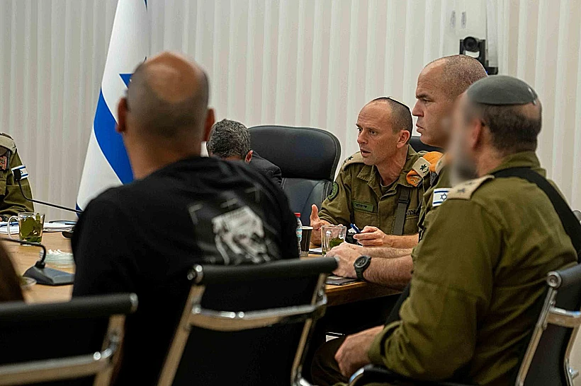 אלוף פיקוד הצפון שי קלפר בהערכת מצב עם ראשי רשויות בקו העימות
