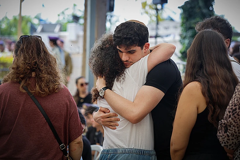 הלווייתה של סמל רותם ינאי בגבעת עדה