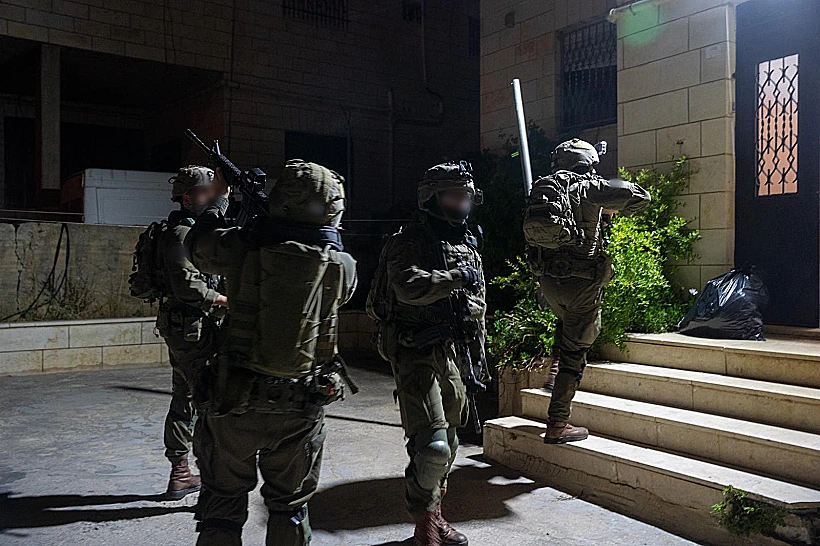 כוחות צה"ל בפשיטה על בית המחבל בחברון