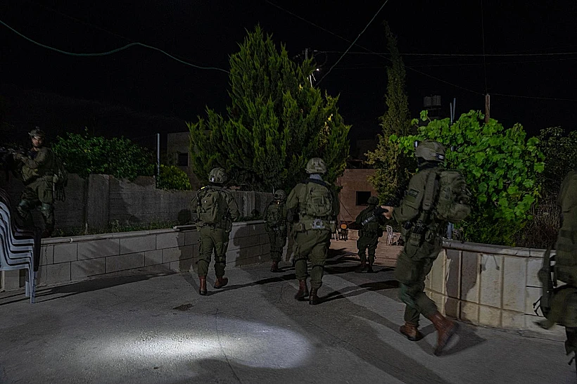 כוחות צה"ל בפשיטה על בית המחבל בחברון