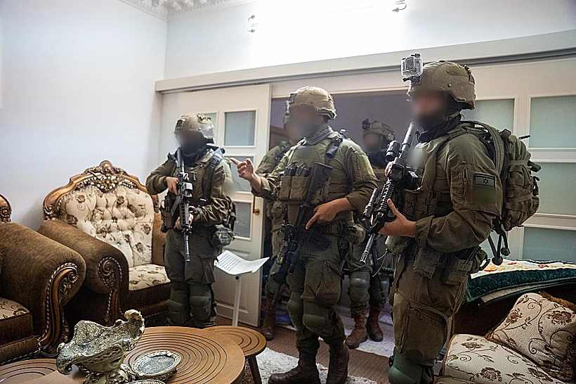 כוחות צה"ל בפשיטה על בית המחבל בחברון