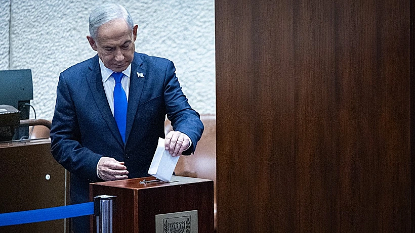 ראש הממשלה בנימין נתניהו מצביע לתפקיד מבקר המדינה