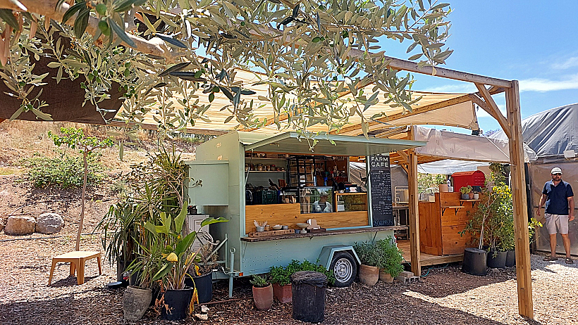 עגלת הקפה Farm Café במתחם ארץ טובה בכפר אוריה