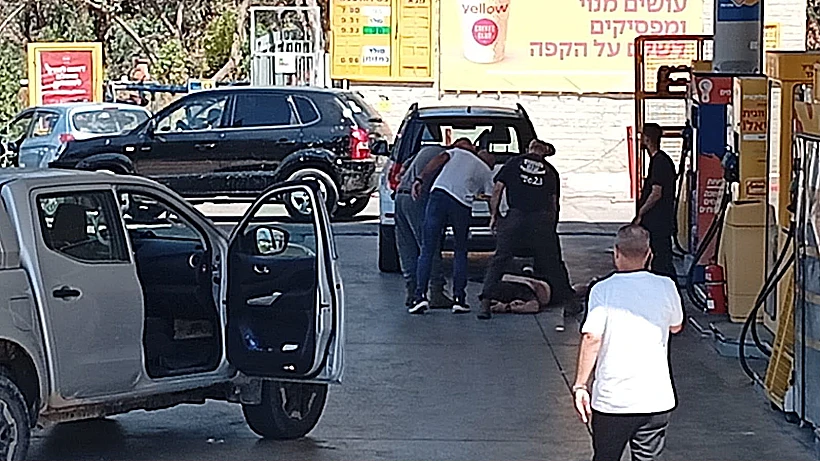 זירת הפיגוע בתחנת הדלק בכניסה לכוכב יאיר-צור יגאל
