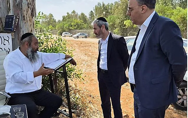 ביקור חברי הכנסת של ש"ס בכלא 10 לאות הזדהות עם עריקים