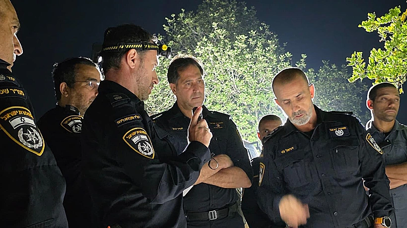 המפכ"ל לצד הכוחות בזירת הרצח במשמר איילון