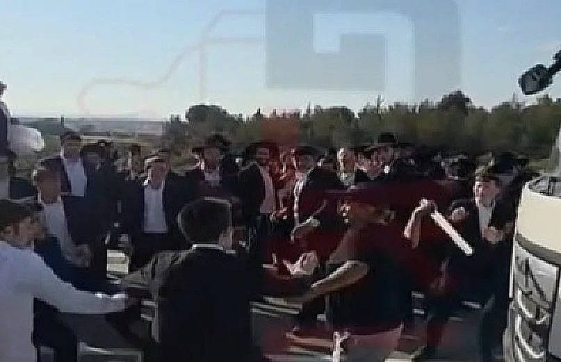 עימות בין נהגת למפגינים חרדים קיצוניים