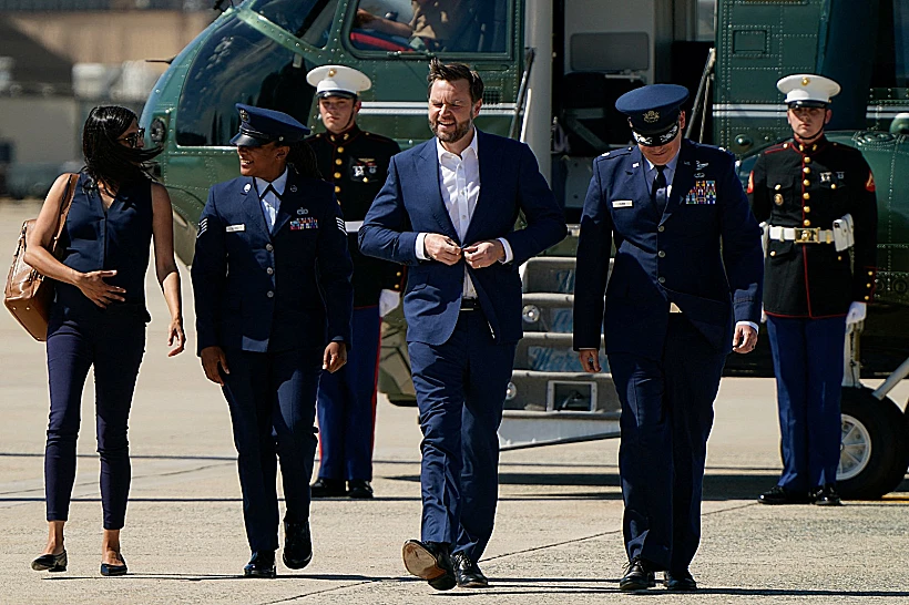 סגן נשיא ארה"ב ג'יי.די. ואנס בדרך לשיחות בשווייץ