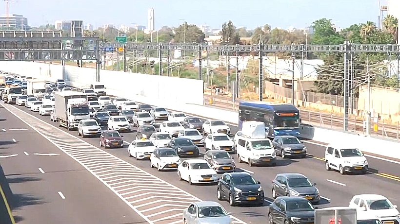 פקקים באיילון בעקבות הפגנות החרדים נגד הגיוס
