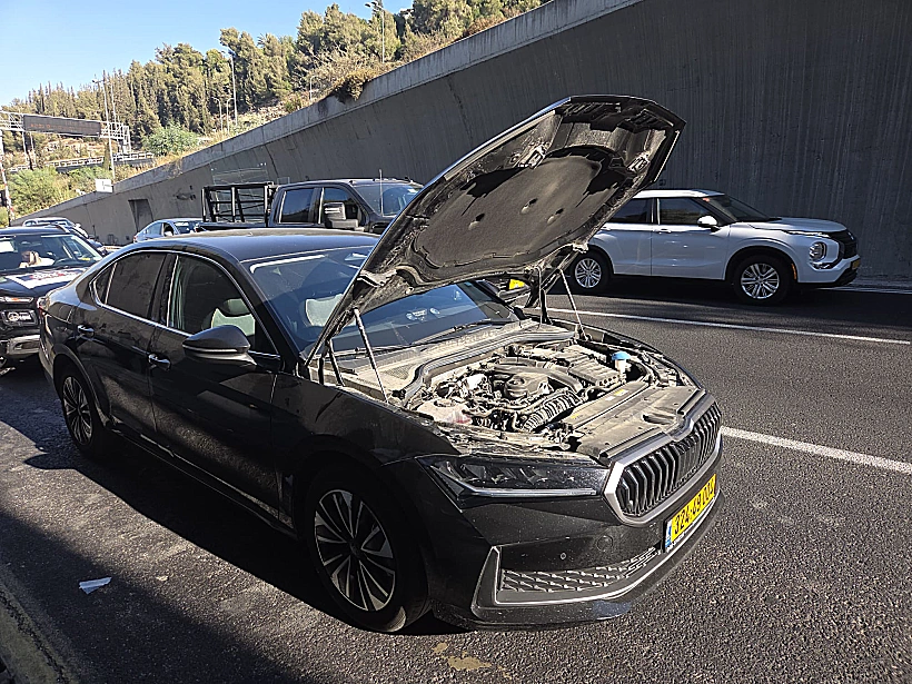 רכבו של סגן השר אייכלר נשרף בהפגנות