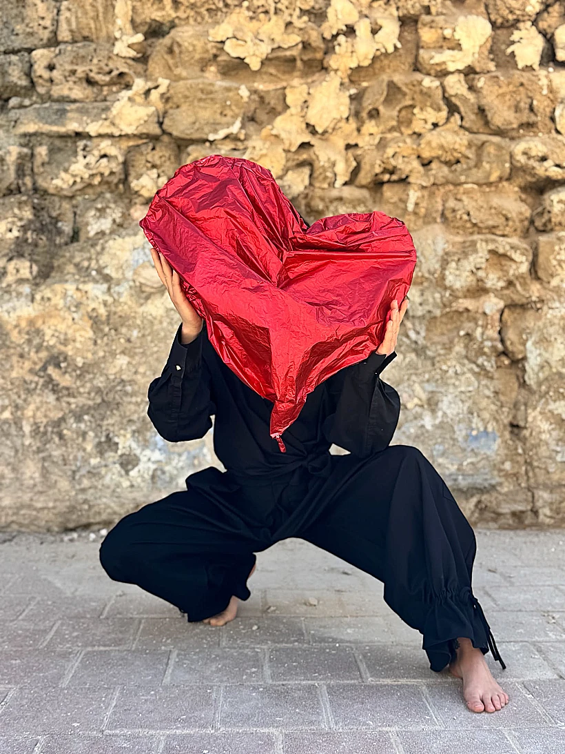 "Blown Heart", אחת מהעבודות שיוצגו בתערוכה