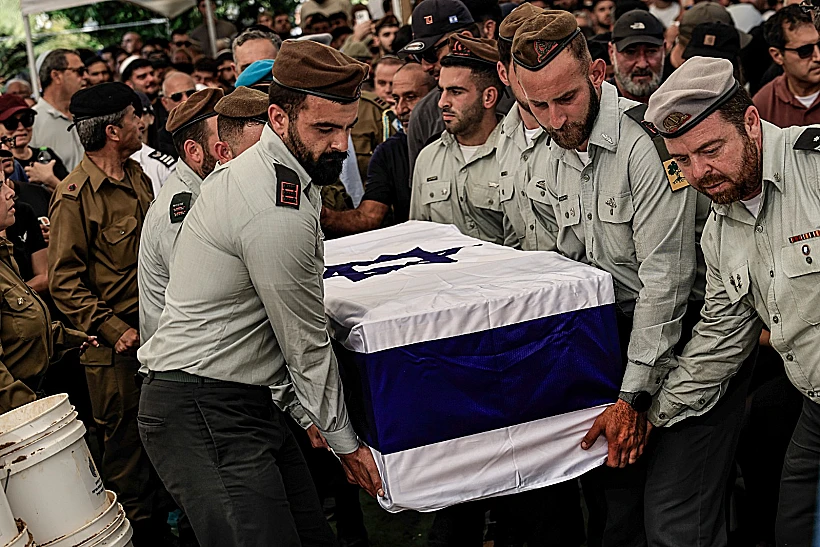 הלווייתו של סרן דוד חזות בבית העלמין הצבאי באשקלון