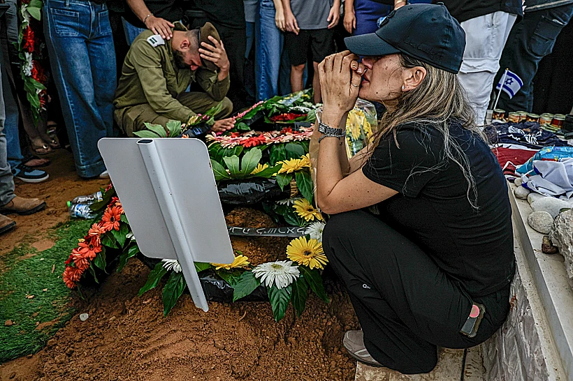 הלווייתו של סרן דוד חזות בבית העלמין הצבאי באשקלון