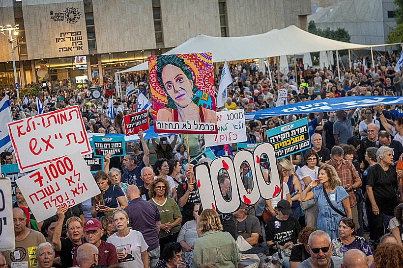 עצרת לציון 1,000 ימים ל-7 באוקטובר בכיכר החטופים