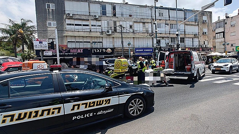 ניידת משטרת התנועה ואמבולנס בהוד השרון