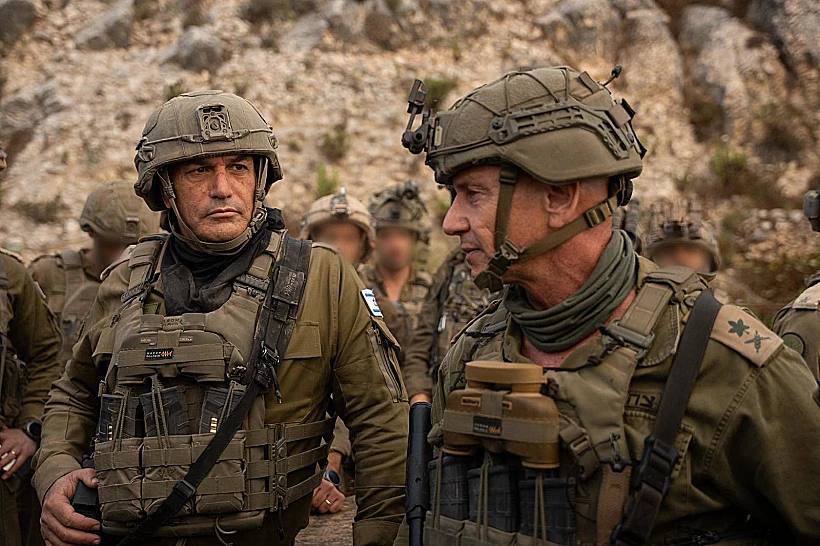 הרמטכ"ל אייל זמיר ואלוף פיקוד הצפון רפי מילוא ברכס הבופור בלבנון