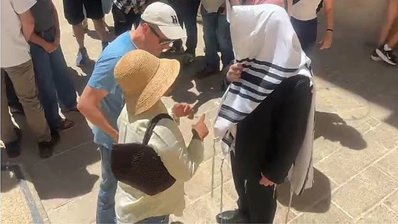 מחאת חרדים בבית הקפה "בסמטה