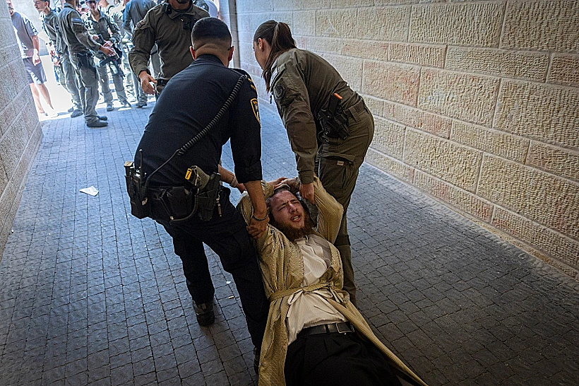 מחאת חרדים בבית הקפה "בסמטה