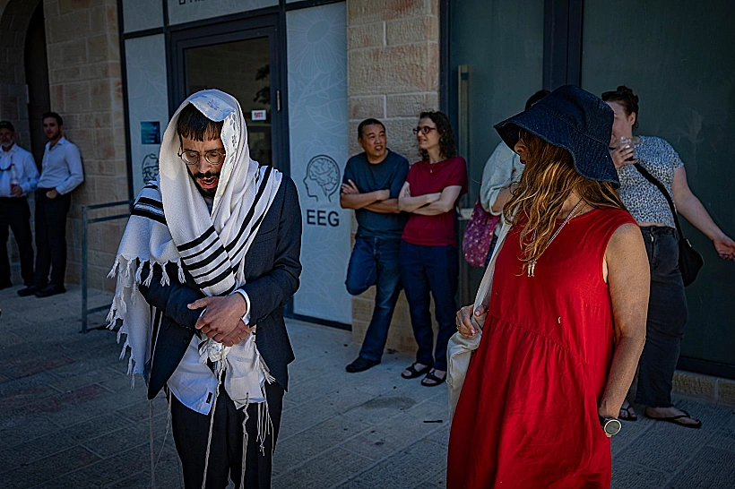 מחאת חרדים בבית הקפה "בסמטה