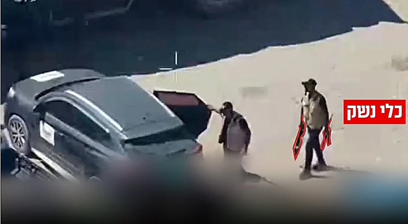 תיעוד של מחבלים מעבירים נשק ברצועת עזה